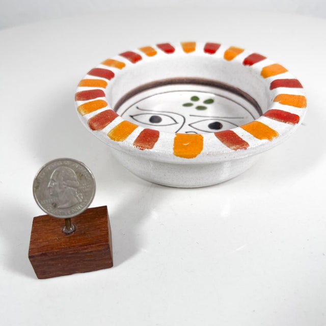 Mid-Century Modern 1960s Hand Painted Art Pottery Happy Sun Face Dish by DeSimone Italy For Sale - Image 3 of 6