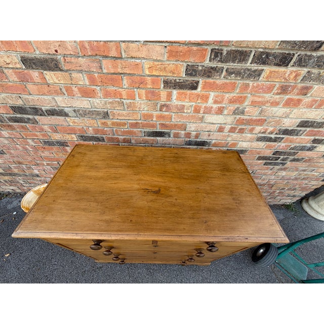 19th Century English Pine Chest of Drawers For Sale In Nashville - Image 6 of 14