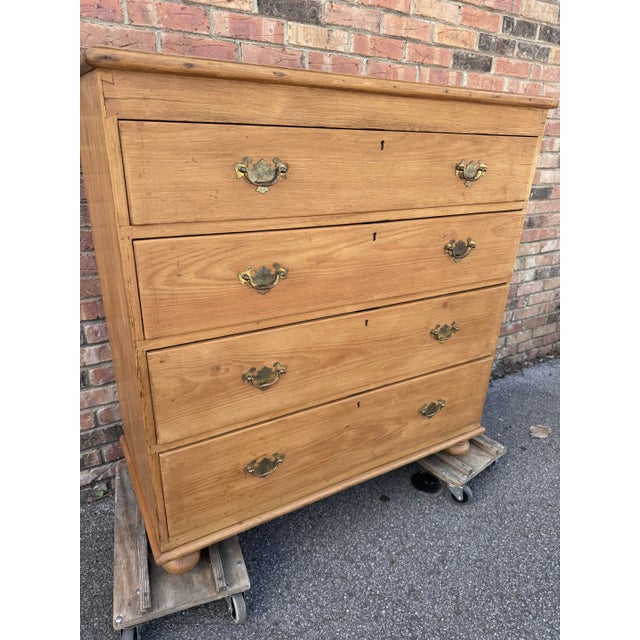 19th Century English Pine Chest of Drawers For Sale In Nashville - Image 6 of 10
