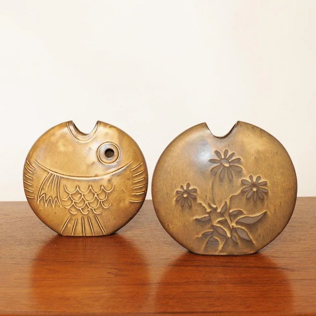 Ceramic Mid-Century Brown Ceramic Fish and Flower Vases from Rois de Majorque, France, 1970s, Set of 2 For Sale - Image 7 of 13