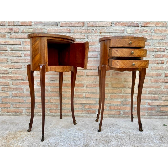 1930s Pair of French Louis XV Style Marquetry Nightstands With Drawers and Cabinet For Sale - Image 11 of 15