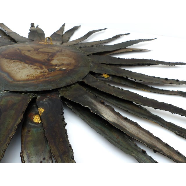 Large Brutalist Sunburst Mirror in Patinated Metal with Gilt Highlights, Europe, 1970 For Sale - Image 6 of 9