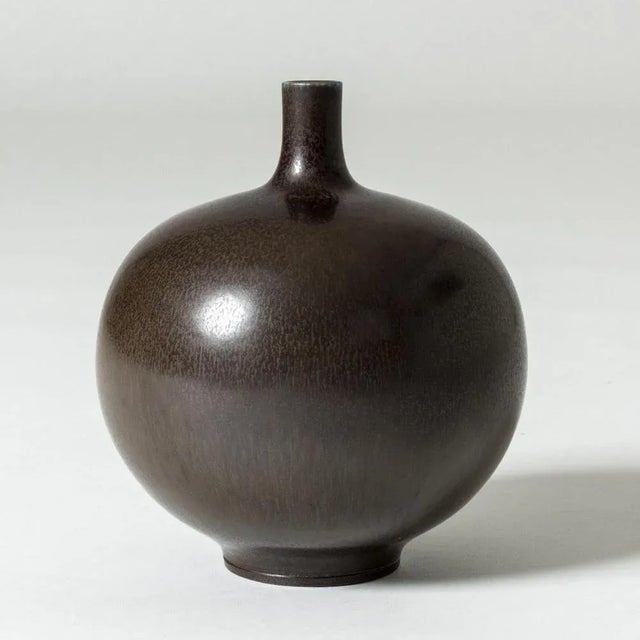 Beautiful stoneware vase by Berndt Friberg in an appealing, round form. Brown hare’s fur glaze with a streak of blue...