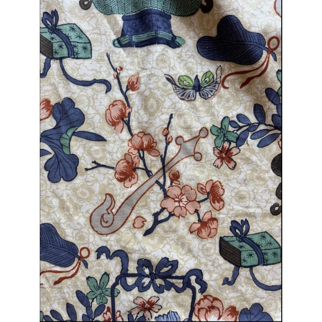Chinoiserie Hand Printed Chinoiserie Linen Fabric 3.5 Yards Blue Green Floral Vase Designer Estate Textile For Sale - Image 3 of 4