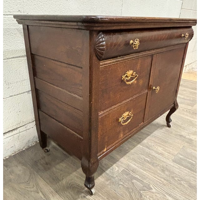 Wood Antique Victorian or Edwardian Quarter Sawn Tiger Oak Sideboard Buffet Console For Sale - Image 7 of 10