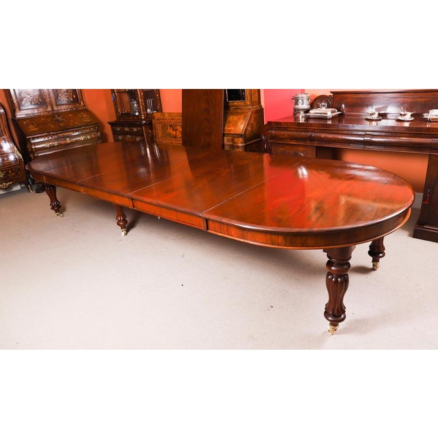 Antique George III Cuban Extending Dining Table in Flame Mahogany, 1800s For Sale - Image 6 of 18