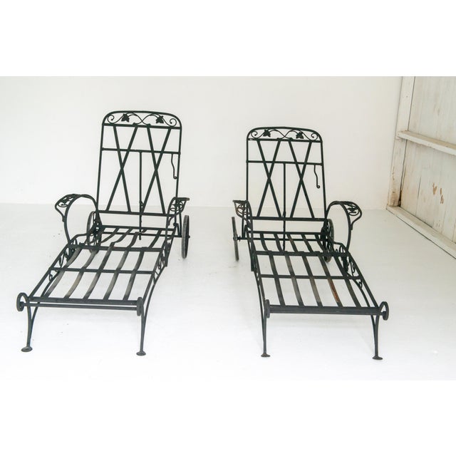 Pair of 1940s Attributed Salterini Mt Vernon Wrought Iron Chaise Lounges For Sale In New York - Image 6 of 13