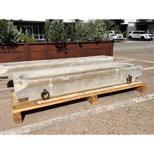 Light Gray 19th Century French Limestone Trough Basin With Iron Horse Tie Rings, Burgundy For Sale - Image 8 of 12