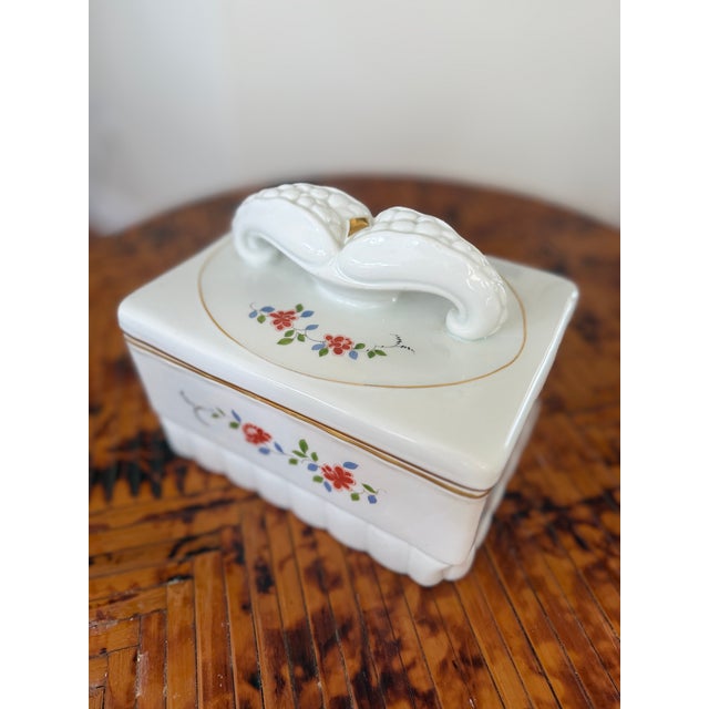 Rococo Early 20th Century Large Meissen Covered Porcelain Box With Floral Decoration For Sale - Image 3 of 6