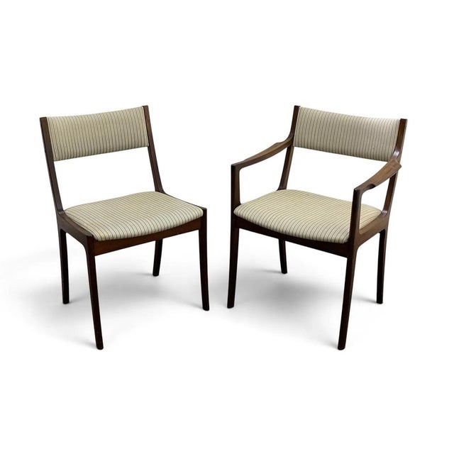 A very good set of 6 Danish modern dining chairs with a vintage striped upholstery. The set consists of 2 arm chairs and 4...