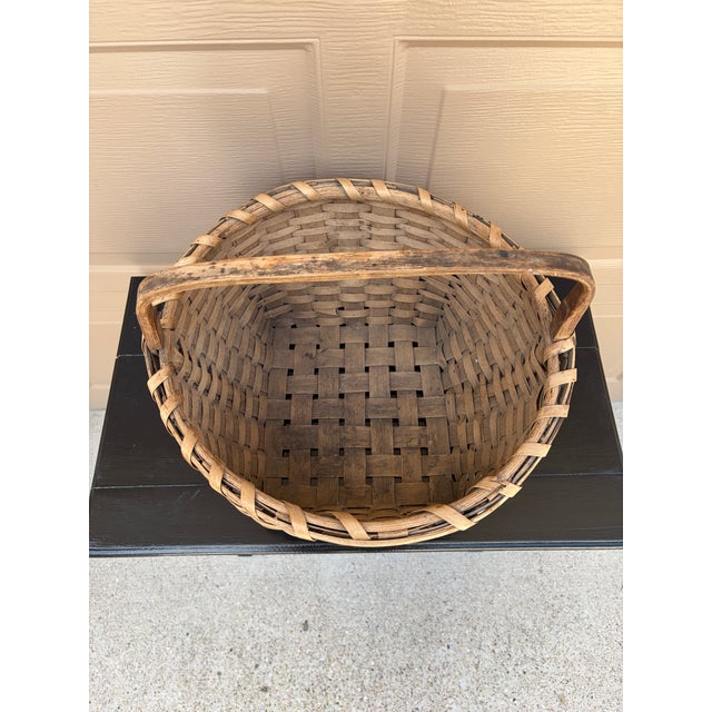 Antique Late 19th Century American Splint Oak Gathering Basket For Sale In South Bend - Image 6 of 10