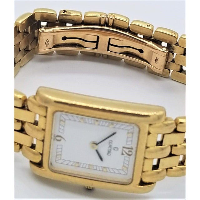 Modern 1990s Concord Venetto 18k Gold Women's Wristwatch With Certification For Sale - Image 3 of 8