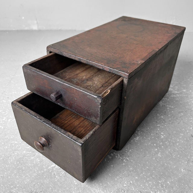 Beautiful calligraphy cabinet from the Meiji period, Japan. Dimensions: Height 17 cm, width 17 cm, depth 28 cm. This...