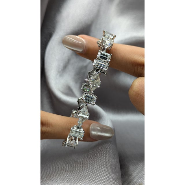 20 Carat Multi Shaped Diamond 18k Gold Bracelet For Sale - Image 11 of 12