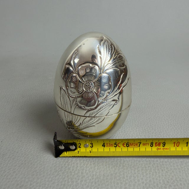 800 Silver Egg Engraved Jewelry Container For Sale - Image 9 of 11