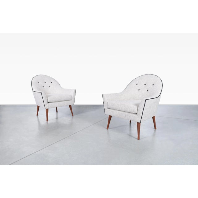 Mid-century walnut lounge chairs designed by Paul McCobb for Widdicomb, in the United States, circa 1960s. These fabulous...