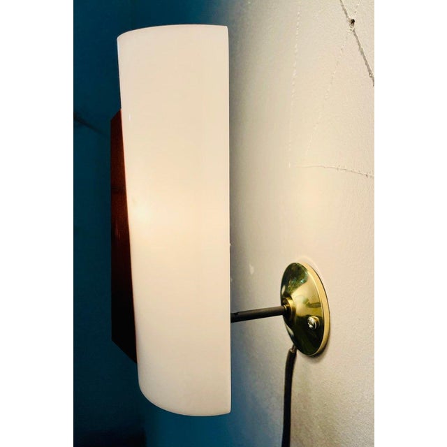 1960s Italian Wall Lamp in Black Lacquered Brass, Acrylic Glass and Wood Finish, 1960s For Sale - Image 5 of 10