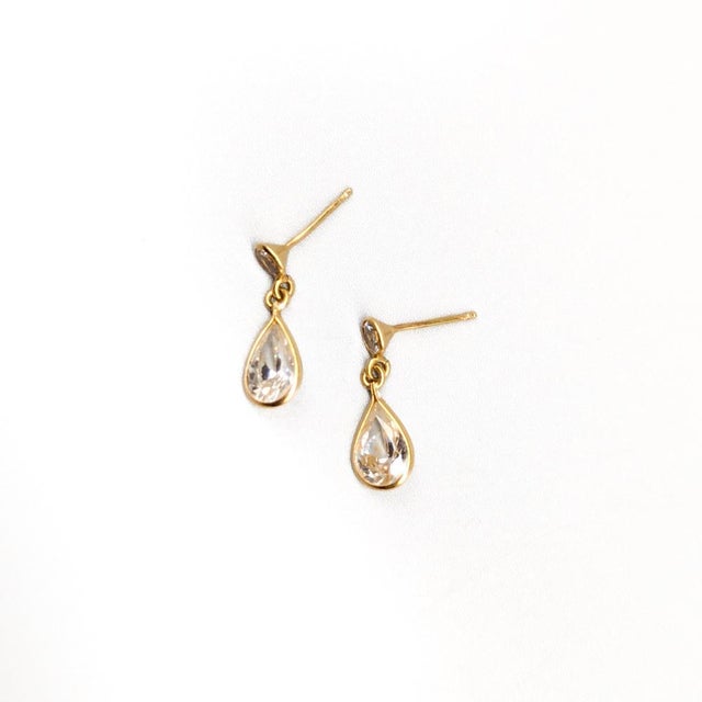 Earring, Gold, 18K, 1.73g, Length: 19mm, Width: 7mm, Good condition. Missing earring stops This piece has an attribution...