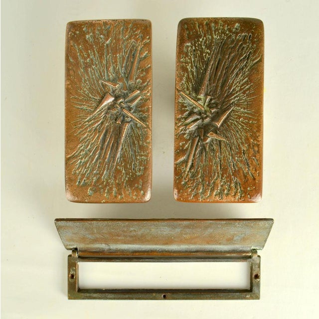 Gold Brutalist Bronze Push Pull Door Handles and Letterbox with Dynamic Relief, 1970s, Set of 3 For Sale - Image 8 of 18