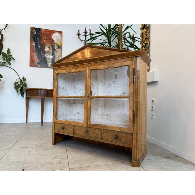 Josephinian Display Cabinet in Pine For Sale - Image 9 of 9