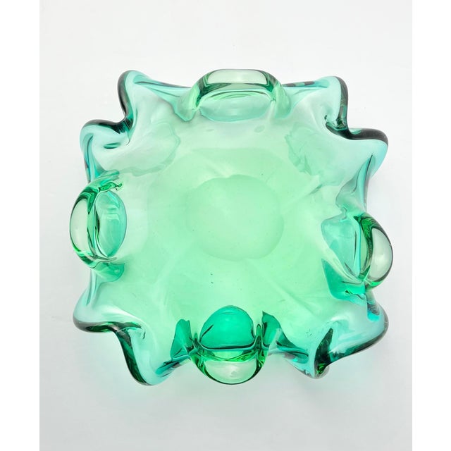 Emerald 1960s Mid-Century Murano-Style Sommerso Emerald Green Flared Scalloped Bowl For Sale - Image 8 of 10