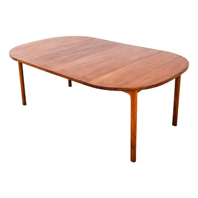 1960s Restored Mid Century Modern Expandable Walnut Dining Table by Dux For Sale