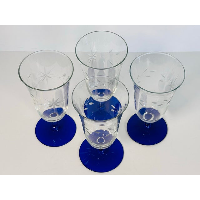 Mid-Century Modern Vintage 1960s Cobalt Footed & Floral Etched Clear Water Stems, Set of 4 For Sale - Image 3 of 5