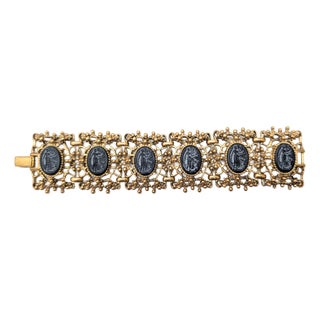 Vintage 1994 Signed Napier Goldtone Black Oval Intaglio Link Bracelet For Sale