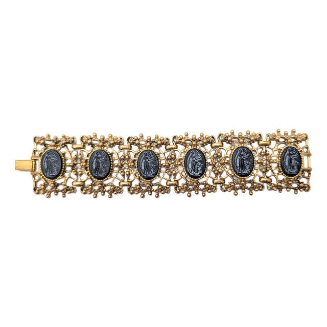 Vintage 1994 Signed Napier Goldtone Black Oval Intaglio Link Bracelet For Sale