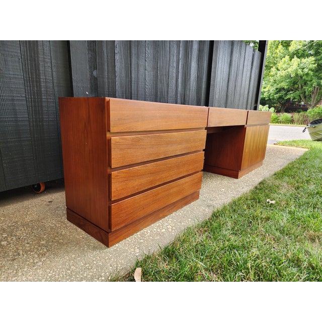 1960s Arne Wahl Iversen for Vinde Møbelfabrik Danish Modern Teak Vanity Desk Set | Made in Denmark | Floating Vanity With Hidden Mirror Dresser Set For Sale - Image 15 of 16