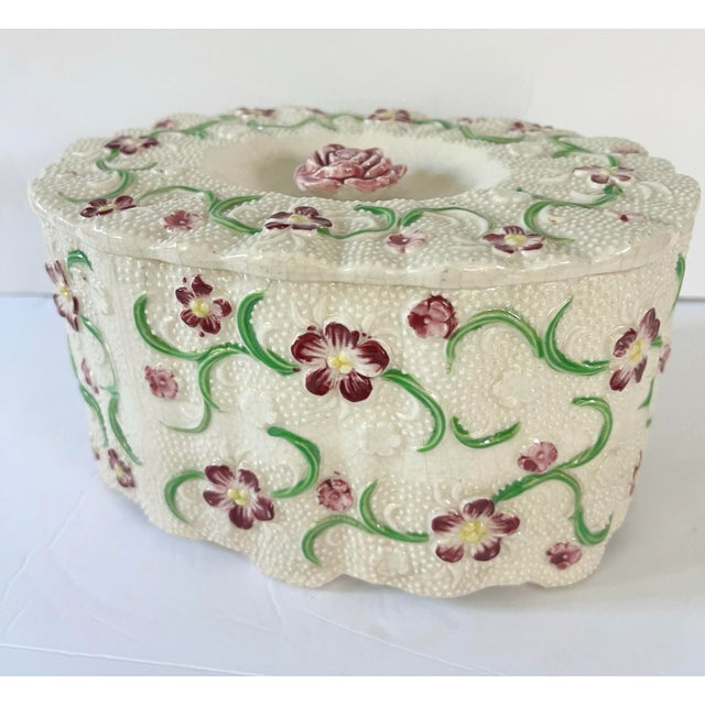 Chinoiserie Floral Porcelain Box Japan For Sale - Image 3 of 9