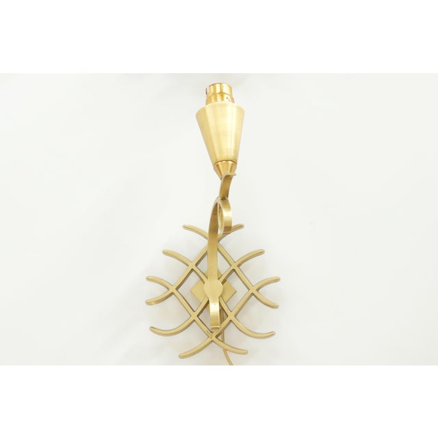 Jules Leleu 20th Century French Gold Wall Light Sconces in Brass attributed to Jules Leleu, Set of 2 For Sale - Image 4 of 9