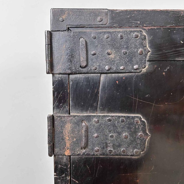 Wood Japanese Tansu Meiji Two-Piece Lacquer Drawer Chest, 1890s, Set of 2 For Sale - Image 7 of 17