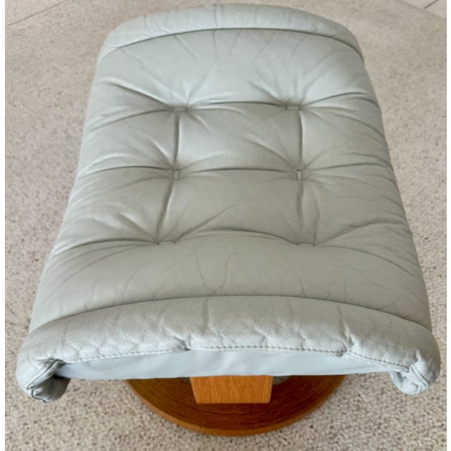 Mid 20th Century Mid-Century Modern Ekornes-Styled Leather & Teak Chair & Ottoman For Sale - Image 5 of 7