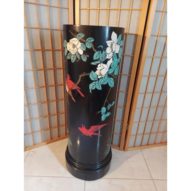Late 20th Century Vintage Round Chinoiserie Laquered Pedestal Decorated With Birds and Flowers For Sale - Image 5 of 10
