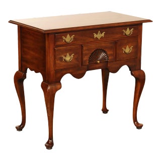 1970s Statton Queen Anne Style Bicentennial Collection Cherry Lowboy For Sale