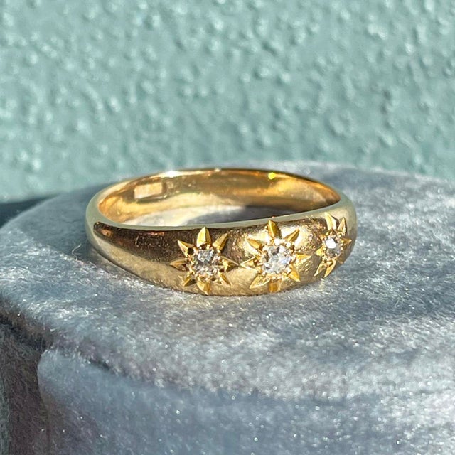 Antique Circa 1900 18k Gold Star-Set Diamond Band For Sale - Image 4 of 10