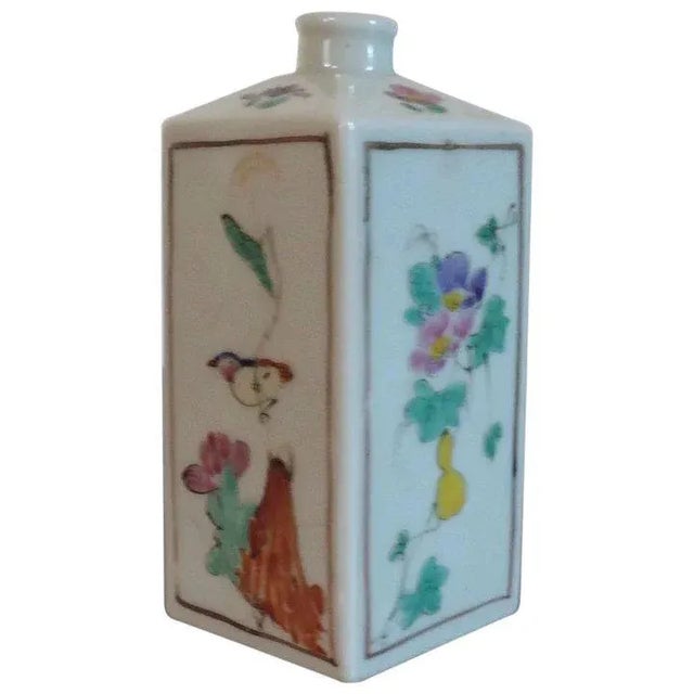 18th 19th Century Kakiemon Porcelain Square Bottle Vase For Sale - Image 11 of 11