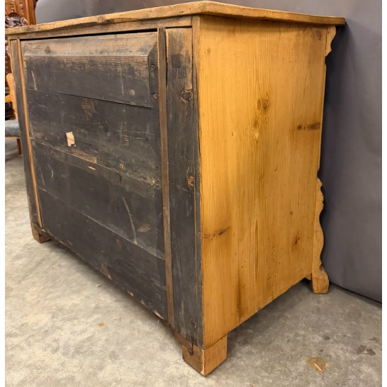 English Mid 19th Century Pine Serpentine Chest of Drawers With Hand Cut Dovetails, Circa 1860 For Sale - Image 13 of 14