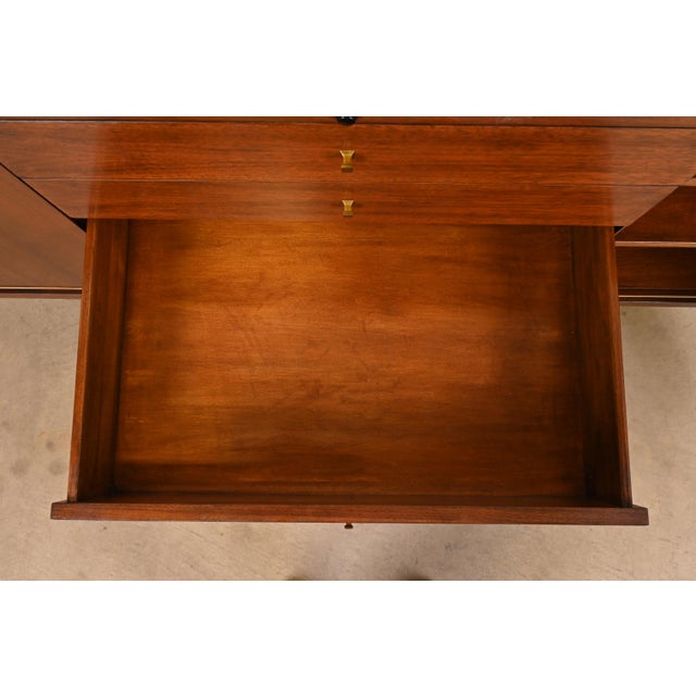 Barbara Barry for Henredon Modern Walnut and Cream Lacquered Sideboard Credenza or Bar Cabinet For Sale In South Bend - Image 6 of 12