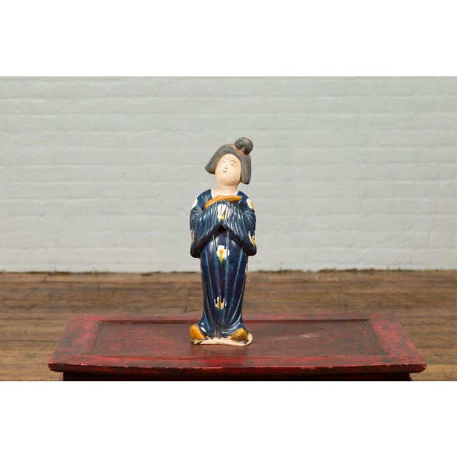 Small Chinese Statue of a Court Lady Wearing Blue Kimono and Holding a Baby For Sale - Image 4 of 13