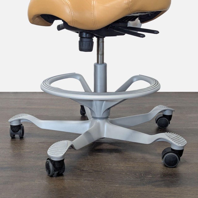Håg Capisco Saddle Chair - Tan Leather Ergonomic Office Chair For Sale In San Francisco - Image 6 of 8