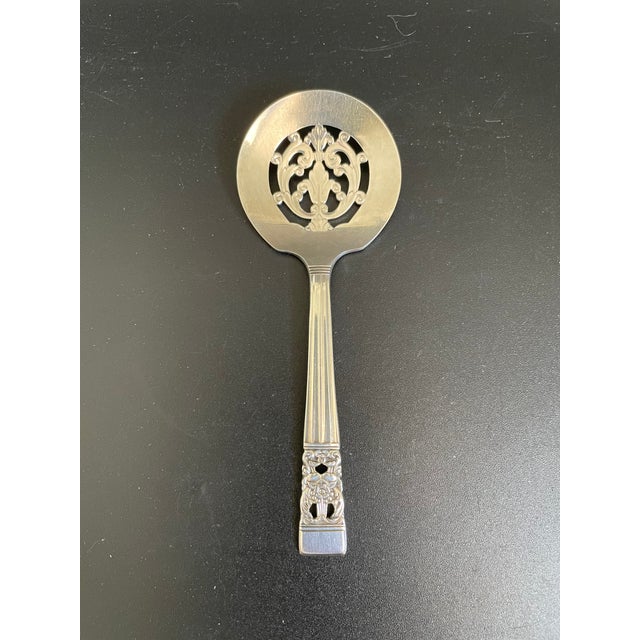 One 4-1/2" bon bon spoon in the "Coronation" pattern by Oneida / Community Plate. Nice condition, normal wear. No disposal...