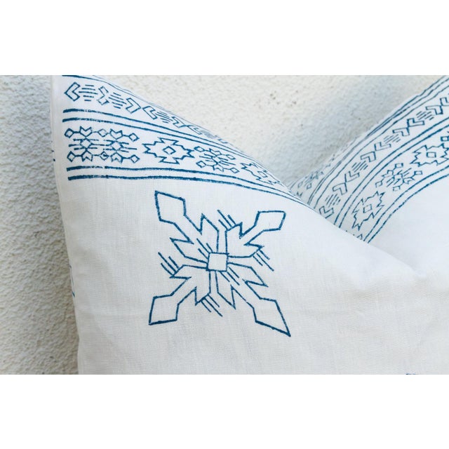 Large 24" White & Blue Jaipur Blockprint Linen Pillow Cover For Sale - Image 4 of 7