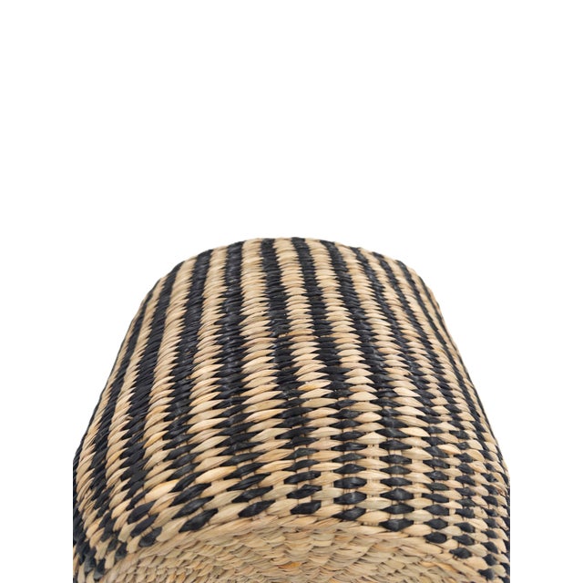 2020s Large Handwoven Vietnamese Seagrass Basket in Black & Natural Woven Pattern For Sale - Image 5 of 6