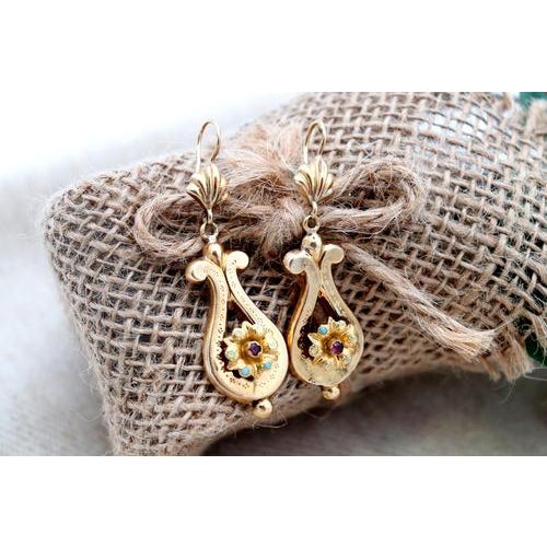 Gold Earrings with Reliefs and Applications, Set of 2 For Sale - Image 5 of 8