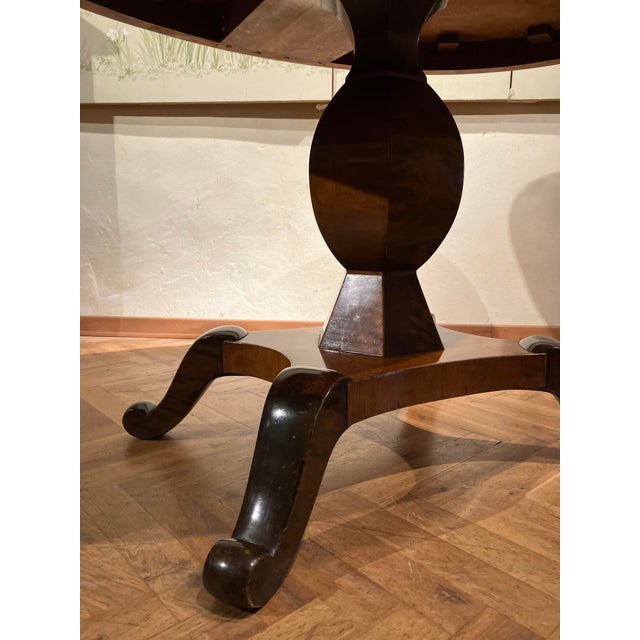 Antique Biedermeier Italian Burl Walnut and Maple Oval Dining Table with Faceted Pedestal, 1800s For Sale - Image 13 of 17