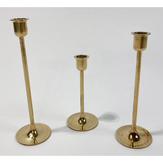 Mid-Century Modern Vintage Graduated MCM Brass Tulip Candlestick Holders, Set of 3 For Sale - Image 3 of 5