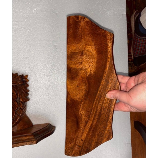 Wood Pair of Vintage Mid-Century Hand-Carved Wooden Wall Shelves Features an Ornate, Deeply Detailed Scalloped Shell Design With a Rich, Warm Wood Finish. For Sale - Image 7 of 15