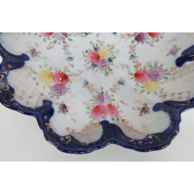 White Floral Scalloped Porcelain Bowl With Blue Trim and Gold Lattice Details 4839b For Sale - Image 8 of 14